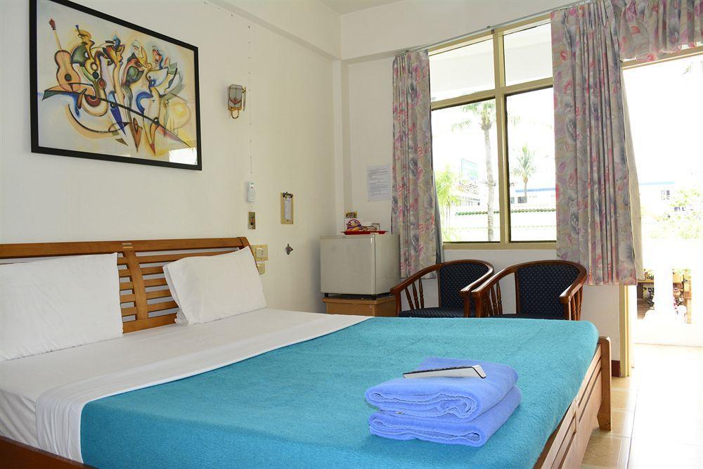 The Expat Hotel Patong Екстер'єр фото