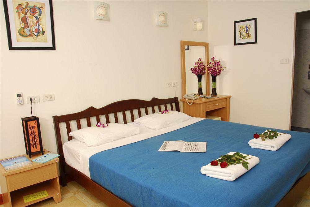 The Expat Hotel Patong Екстер'єр фото