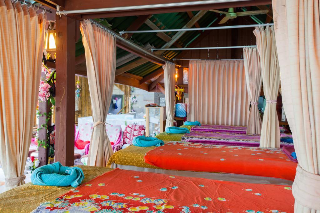 The Expat Hotel Patong Екстер'єр фото