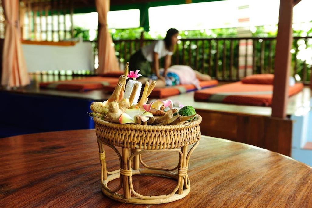 The Expat Hotel Patong Екстер'єр фото