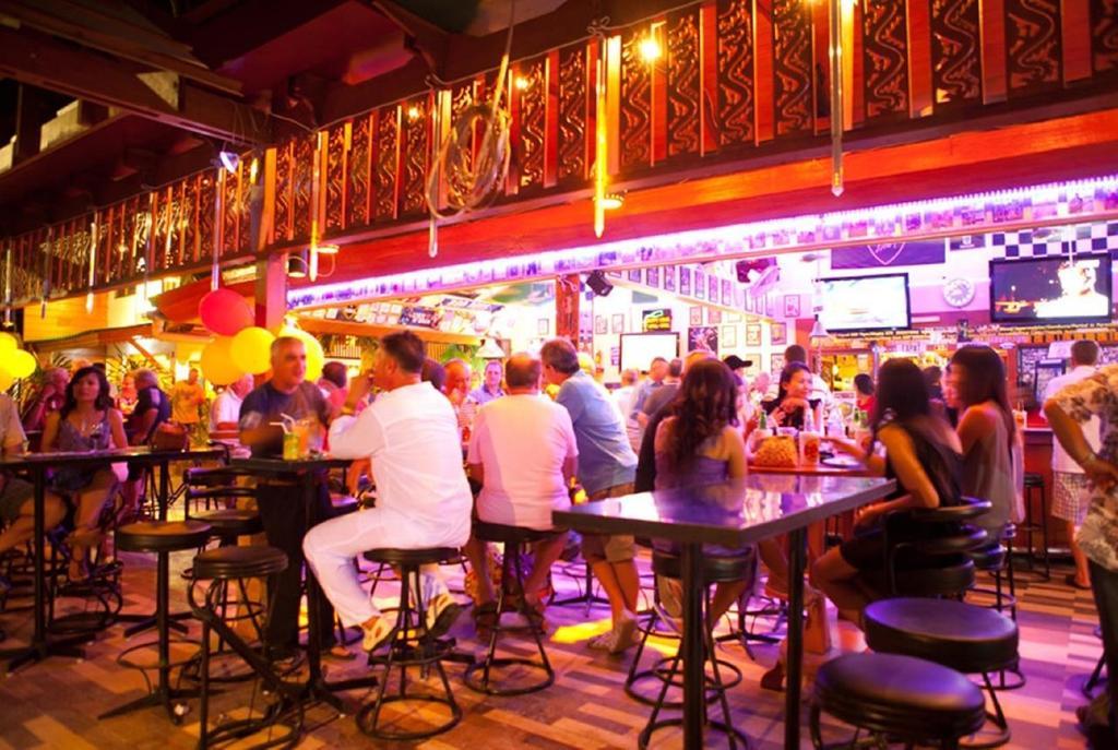 The Expat Hotel Patong Екстер'єр фото
