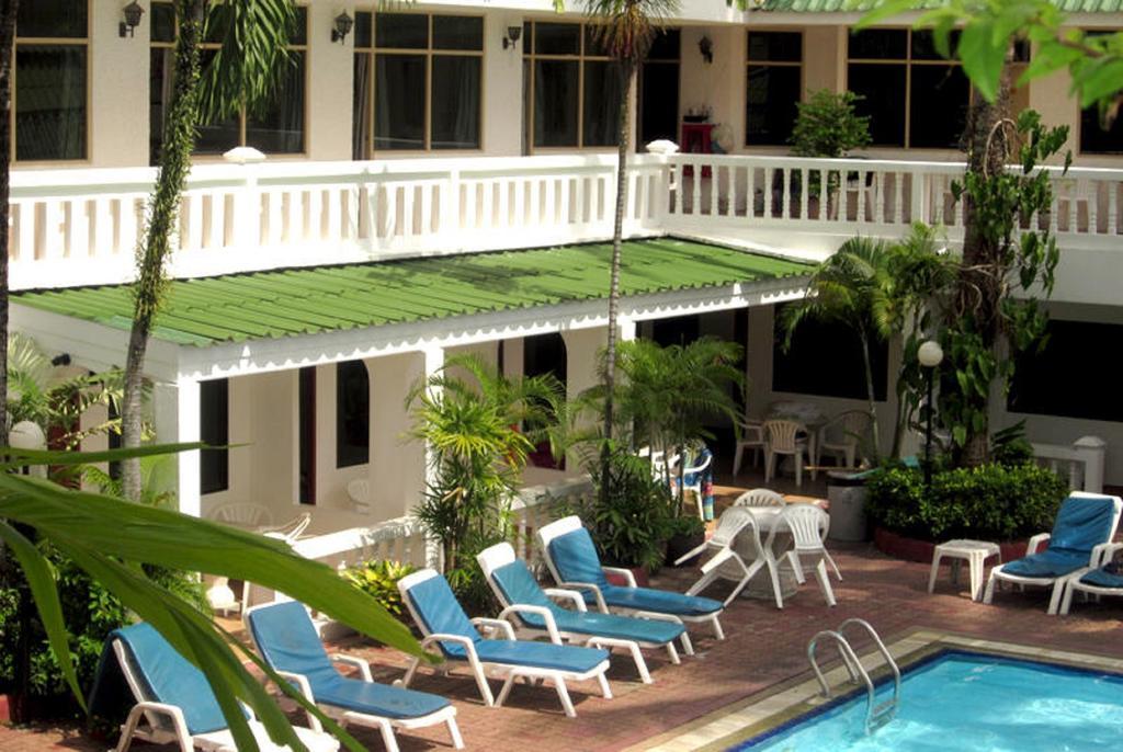 The Expat Hotel Patong Екстер'єр фото