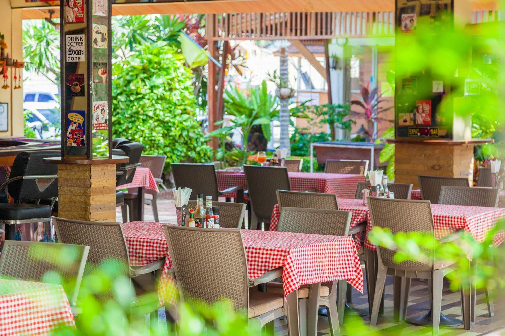 The Expat Hotel Patong Екстер'єр фото
