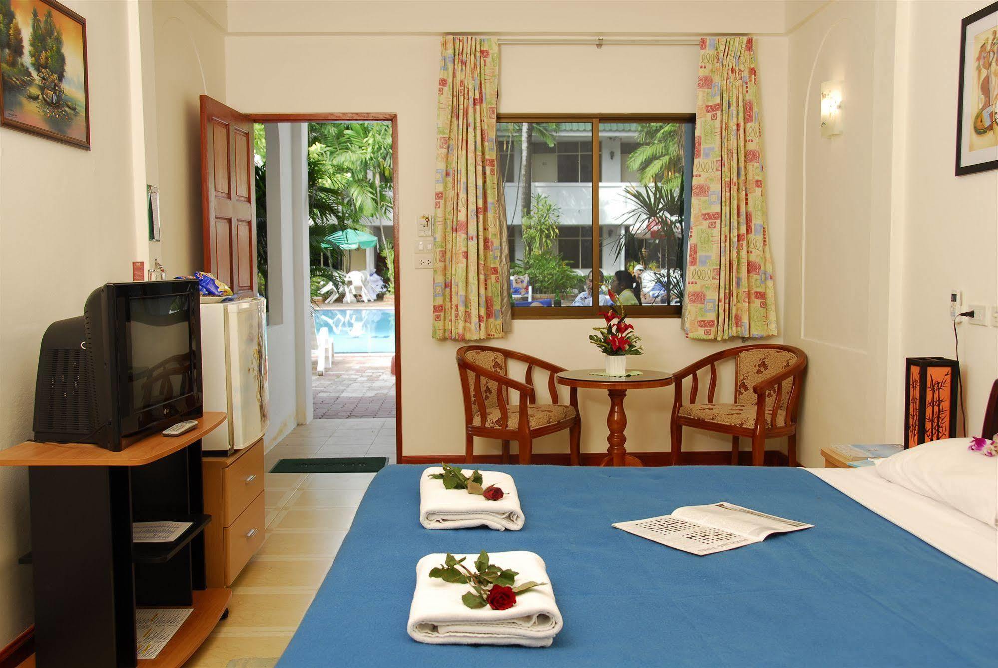 The Expat Hotel Patong Екстер'єр фото