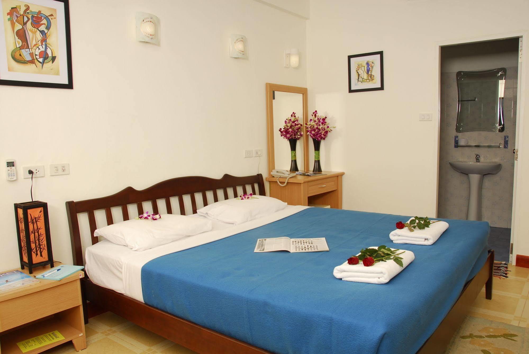 The Expat Hotel Patong Екстер'єр фото