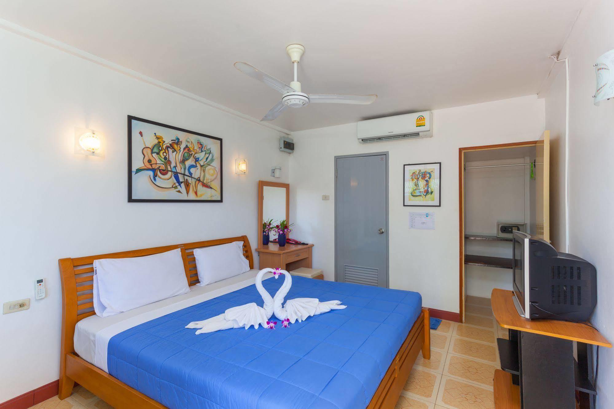 The Expat Hotel Patong Екстер'єр фото