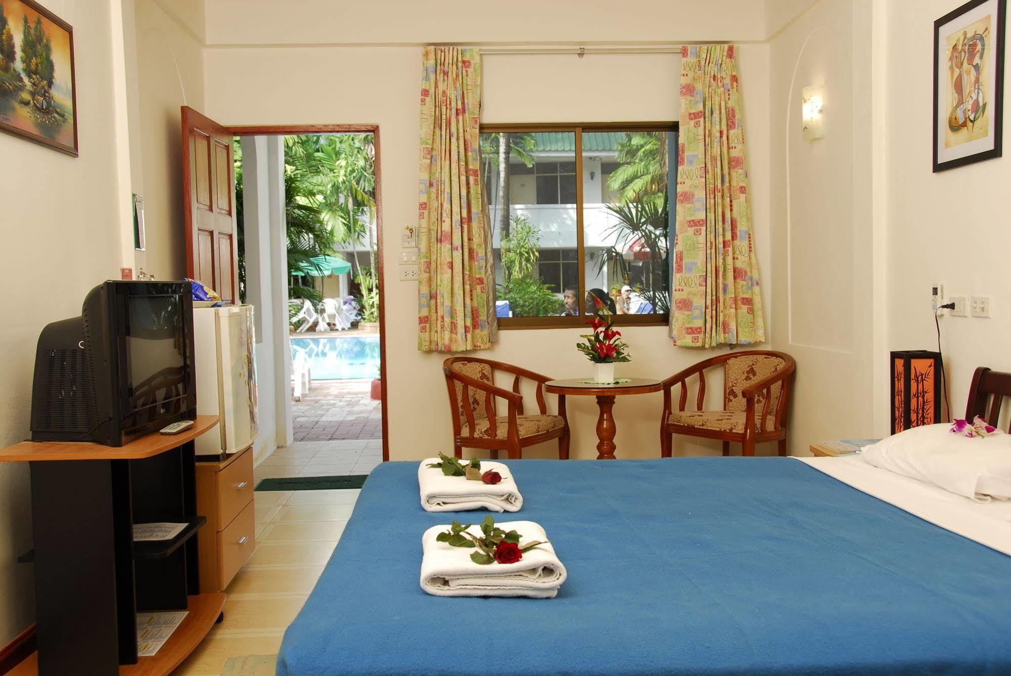 The Expat Hotel Patong Екстер'єр фото