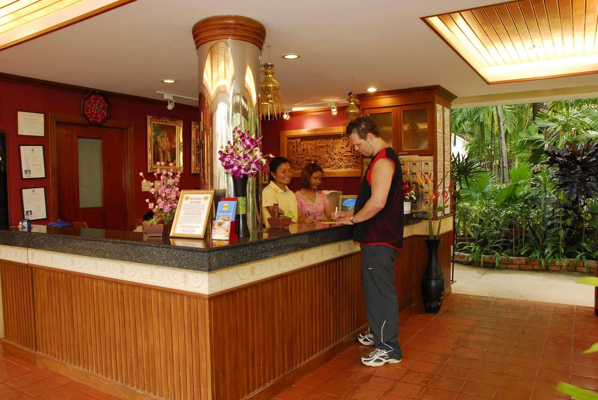 The Expat Hotel Patong Екстер'єр фото
