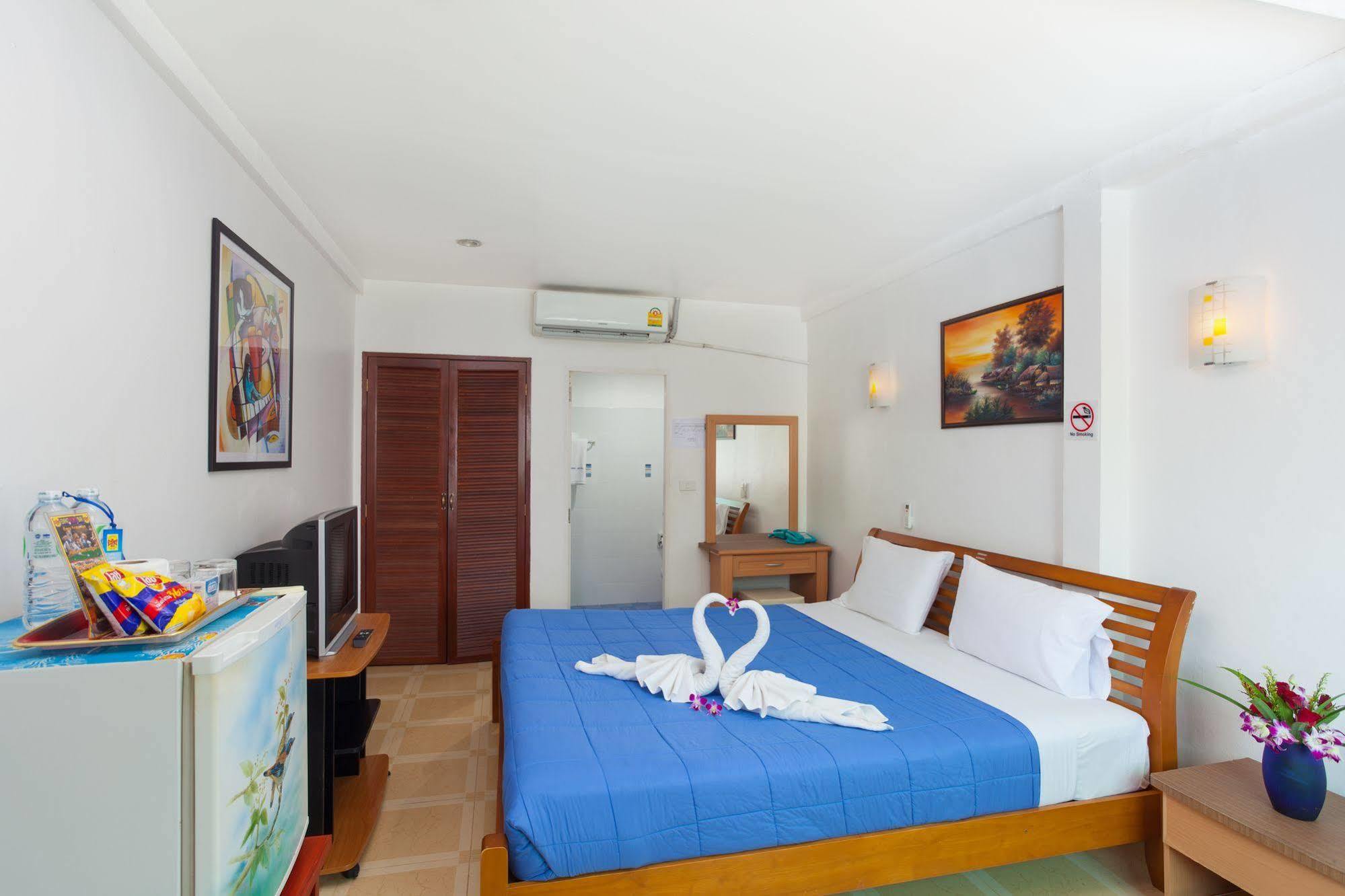 The Expat Hotel Patong Екстер'єр фото