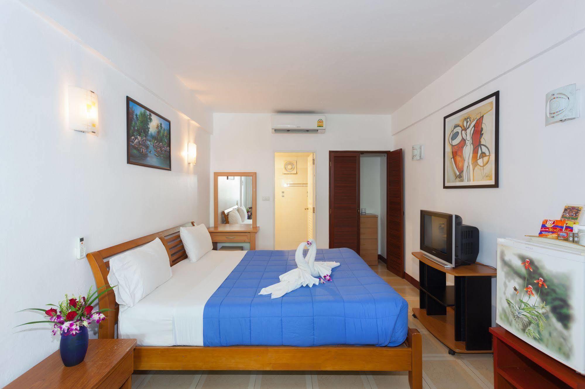 The Expat Hotel Patong Екстер'єр фото